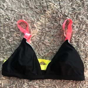 ✨Xhilaration Bikini Top (M)